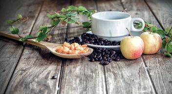 Still Life with Apples and a cup of coffee - Kostenloses image #452401